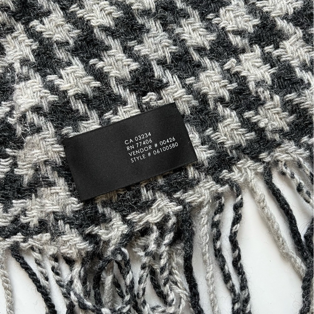 Classic Black and Grey Houndstooth Wrap with Fringe club Monico - Picture 2 of 5